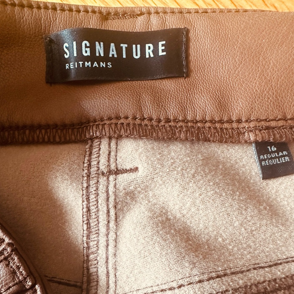 Signature Reitman’s Size 16 Caramel Brown Faux Leather Straight Leg Pants - Picture 7 of 15
